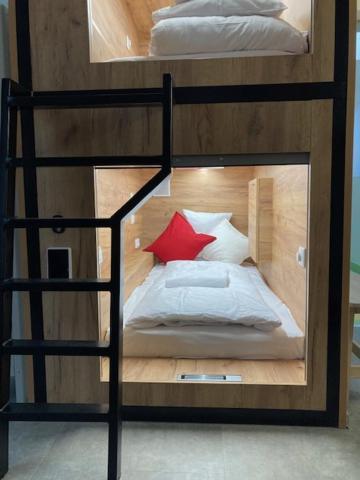 Capsule Hostel Andel Centre Spirit Praha Bagian luar foto