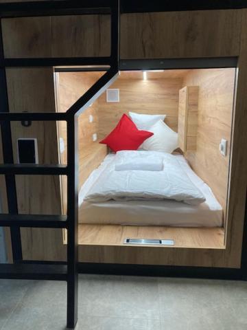 Capsule Hostel Andel Centre Spirit Praha Bagian luar foto