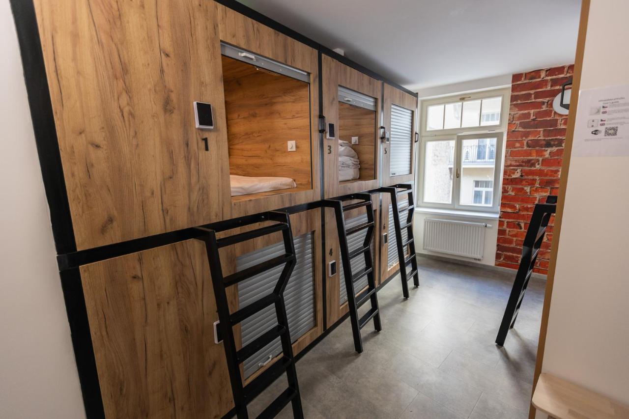 Capsule Hostel Andel Centre Spirit Praha Bagian luar foto