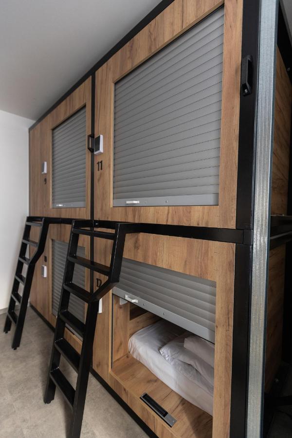 Capsule Hostel Andel Centre Spirit Praha Bagian luar foto